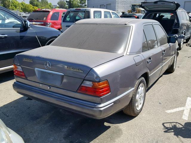 WDBEB31E8SC175690 - 1995 MERCEDES-BENZ E 300D GRAY photo 4