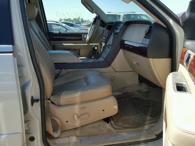 5LMFU28575LJ14666 - 2005 LINCOLN NAVIGATOR Krem foto 5