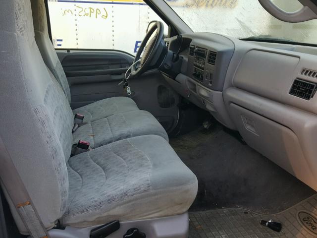 1FDAF56S2XEC40555 - 1999 FORD F550 SUPER WHITE photo 5