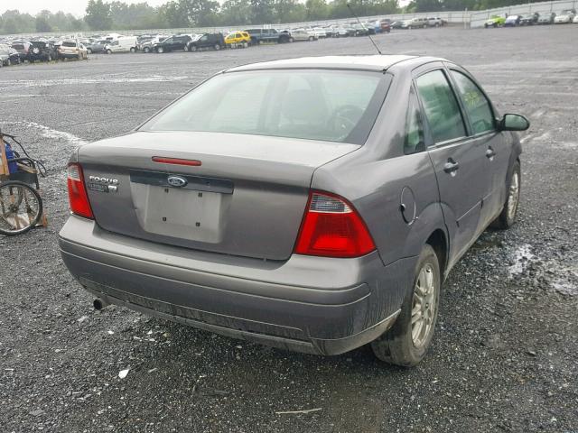 1FAFP34N57W270710 - 2007 FORD FOCUS ZX4 GRAY photo 4
