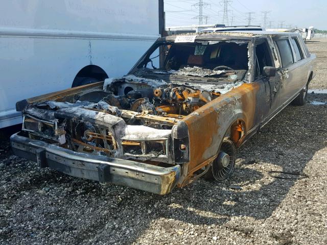 1LNBM81F6KY741381 - 1989 LINCOLN TOWN CAR SILVER photo 2