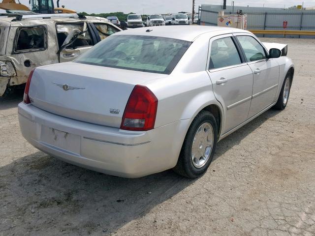 2C3KA53GX6H531226 - 2006 CHRYSLER 300 TOURIN SILVER photo 4