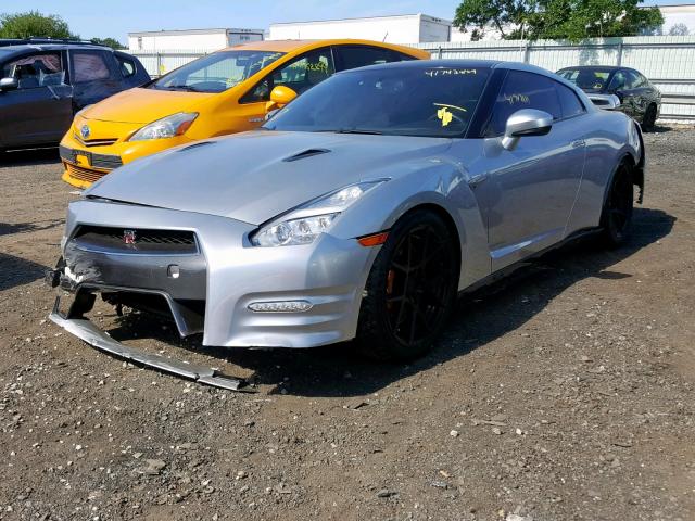 JN1AR5EF9GM290684 - 2016 NISSAN GT-R PREMI SILVER photo 2