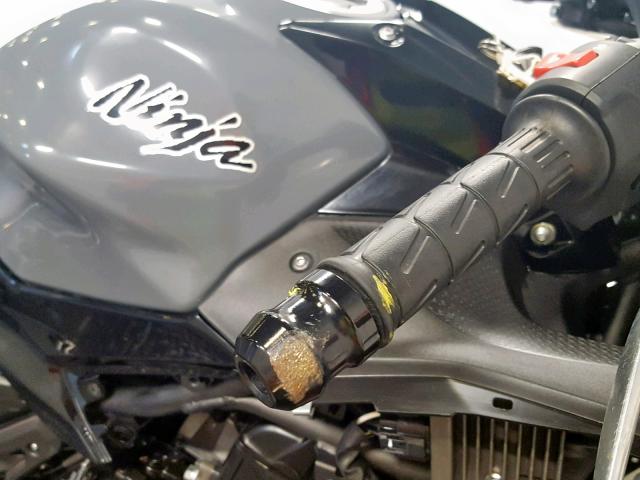 JKAEXEJ15JDA02890 - 2018 KAWASAKI EX650 J ნაცრისფერი ფოტო 12