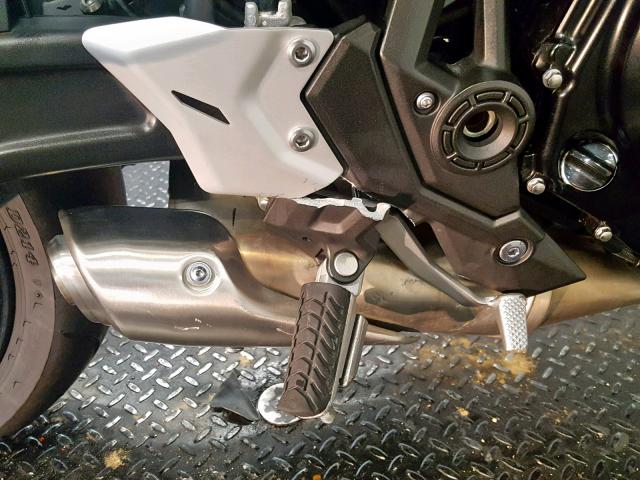 JKAEXEJ15JDA02890 - 2018 KAWASAKI EX650 J ნაცრისფერი ფოტო 13