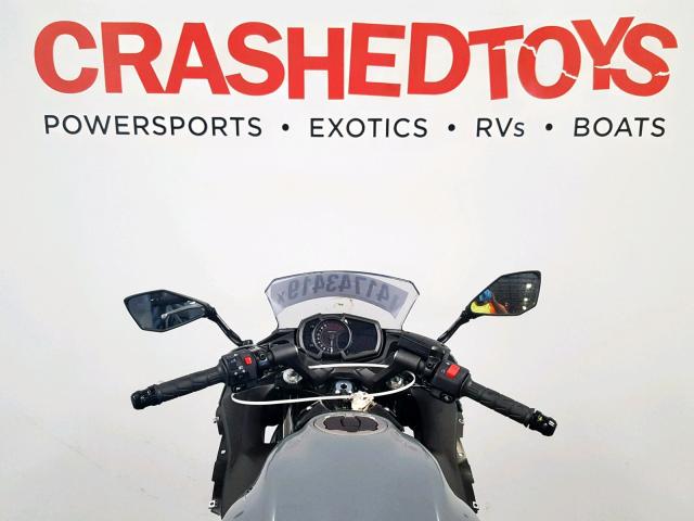 JKAEXEJ15JDA02890 - 2018 KAWASAKI EX650 J ნაცრისფერი ფოტო 8