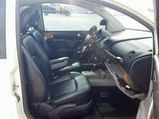 3VWCA21C7YM459093 - 2000 VOLKSWAGEN NEW BEETLE თეთრი ფოტო 5