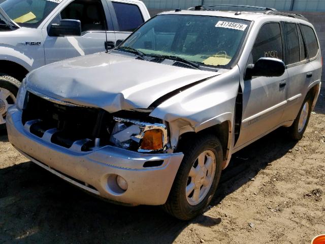 1GKDS13S752386561 - 2005 GMC ENVOY SILVER photo 2