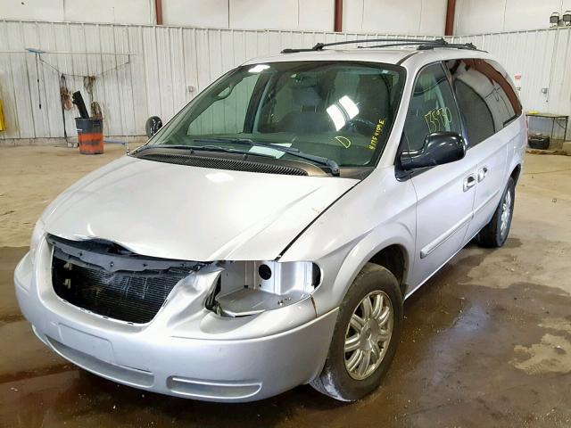 2C4GP54L85R504532 - 2005 CHRYSLER TOWN & COU SILVER photo 2