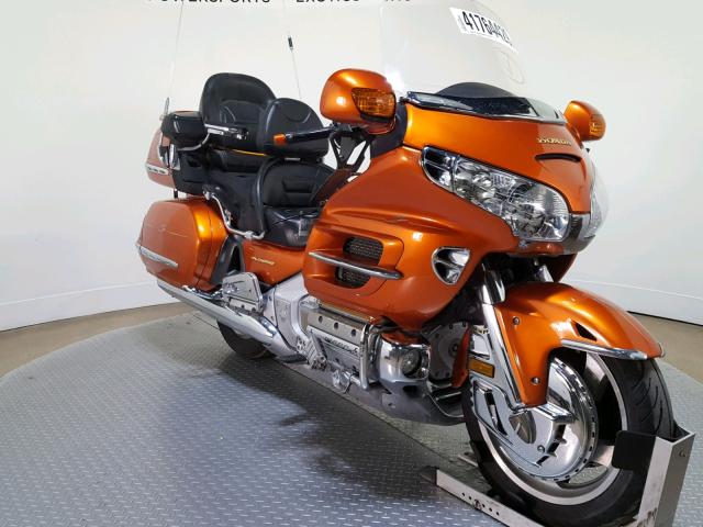 1HFSC47472A101670 - 2002 HONDA GL1800 A ORANGE photo 2