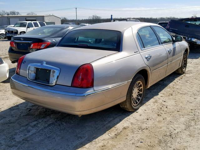 1LNHM82W32Y663618 - 2002 LINCOLN TOWN CAR S TAN photo 4