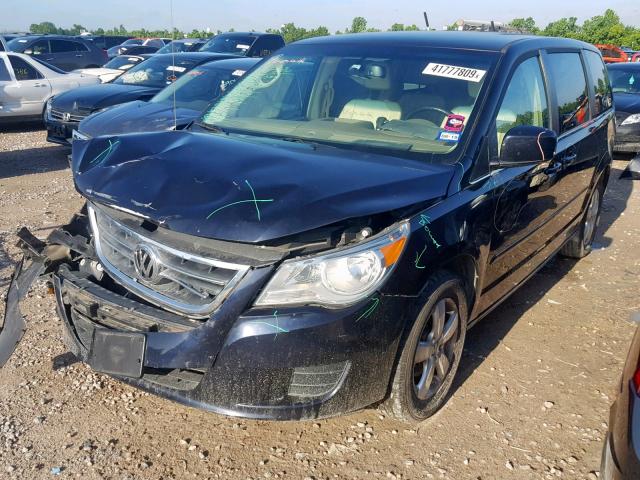 2V4RW3D18AR167245 - 2010 VOLKSWAGEN ROUTAN SE BLACK photo 2