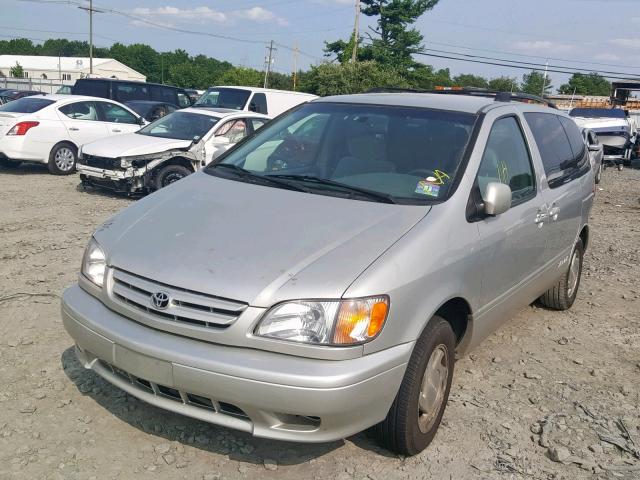 4T3ZF13C82U460278 - 2002 TOYOTA SIENNA LE SILVER photo 2