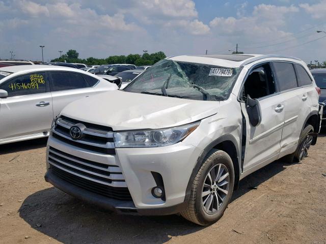 5TDJZRFH1JS543299 - 2018 TOYOTA HIGHLANDER WHITE photo 2