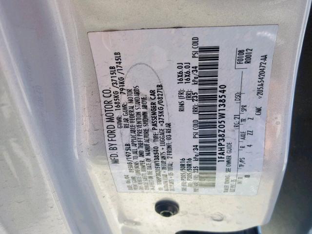 1FAHP38Z05W138540 - 2005 FORD FOCUS ZX4 SILVER photo 10