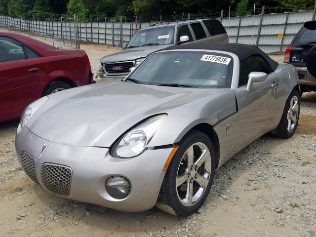 1G2MC35B98Y114522 - 2008 PONTIAC SOLSTICE SILVER photo 2