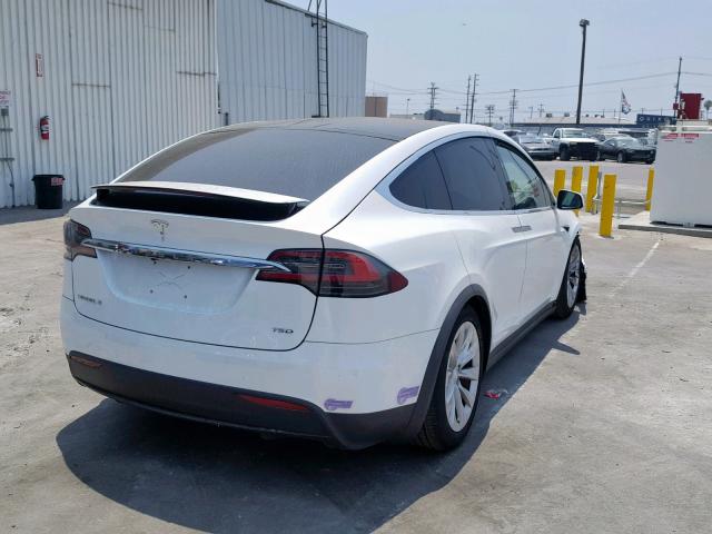 5YJXCBE20JF136286 - 2018 TESLA MODEL X WHITE photo 4