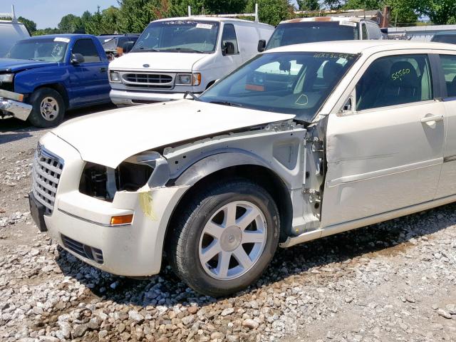 2C3AA53GX5H561403 - 2005 CHRYSLER 300 TOURIN CREAM photo 9