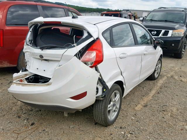 3FADP4EJ5JM100573 - 2018 FORD FIESTA SE WHITE photo 4