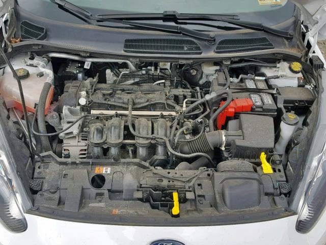 3FADP4EJ5JM100573 - 2018 FORD FIESTA SE WHITE photo 7