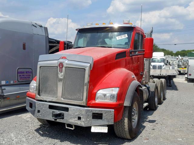 1NKZX4TX5JJ203348 - 2018 KENWORTH CONSTRUCTI RED photo 2