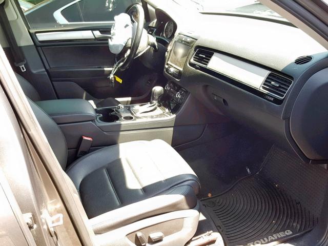 WVGFF9BP5BD000185 - 2011 VOLKSWAGEN TOUAREG V6 GRAY photo 5