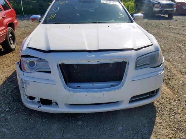 2C3CCACG3CH233426 - 2012 CHRYSLER 300 LIMITE WHITE photo 9