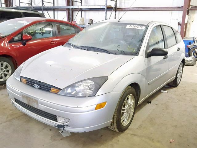 3FAFP373X3R129686 - 2003 FORD FOCUS ZX5 SILVER photo 2