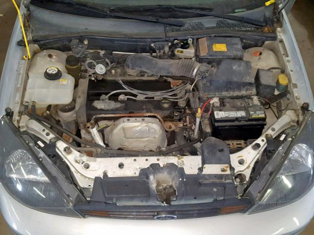 3FAFP373X3R129686 - 2003 FORD FOCUS ZX5 SILVER photo 7