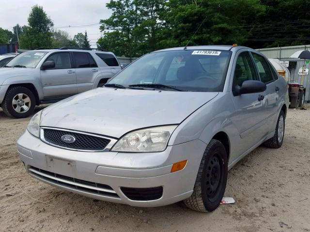 1FAFP34N57W309456 - 2007 FORD FOCUS ZX4 SILVER photo 2