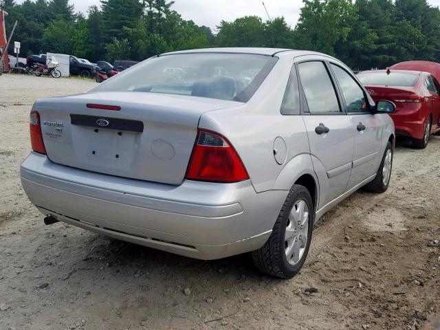 1FAFP34N57W309456 - 2007 FORD FOCUS ZX4 SILVER photo 4