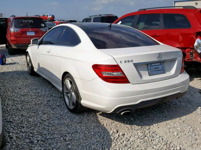 WDDGJ4HB6EG215458 - 2014 MERCEDES-BENZ C 250 WHITE photo 3