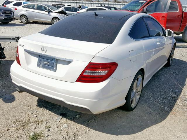 WDDGJ4HB6EG215458 - 2014 MERCEDES-BENZ C 250 WHITE photo 4