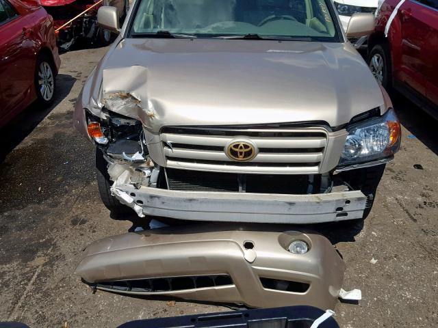 JTEEP21A050067771 - 2005 TOYOTA HIGHLANDER GOLD photo 9