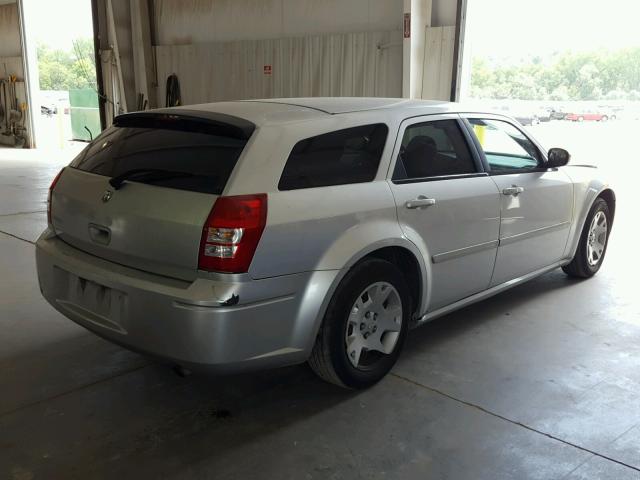 2D8FV48TX5H514380 - 2005 DODGE MAGNUM SE SILVER photo 4