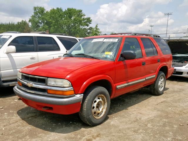 1GNDT13W0Y2400372 - 2000 CHEVROLET BLAZER RED photo 2