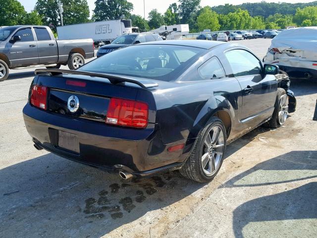 1ZVHT82H385128367 - 2008 FORD MUSTANG GT BLACK photo 4