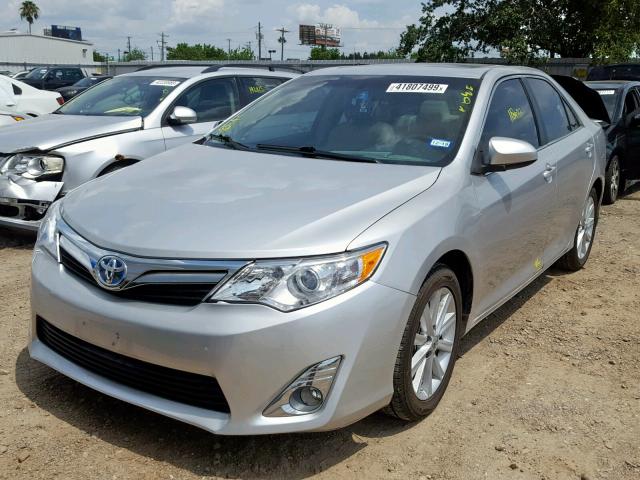 4T1BD1FK9CU056118 - 2012 TOYOTA CAMRY HYBR SILVER photo 2