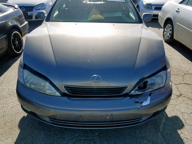 JT8BF28GXX0228388 - 1999 LEXUS ES 300 GRAY photo 7