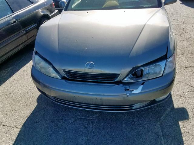 JT8BF28GXX0228388 - 1999 LEXUS ES 300 GRAY photo 9