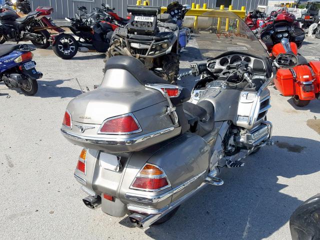 1HFSC47022A111682 - 2002 HONDA GL1800 TAN photo 4