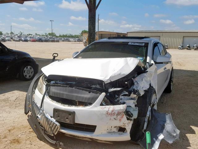 1G4GF5G33CF337768 - 2012 BUICK LACROSSE P WHITE photo 2