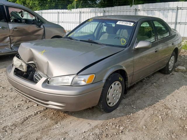 JT2BG22K3W0136266 - 1998 TOYOTA CAMRY CE SILVER photo 2