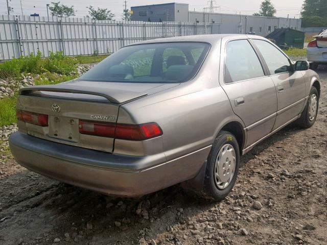 JT2BG22K3W0136266 - 1998 TOYOTA CAMRY CE SILVER photo 4