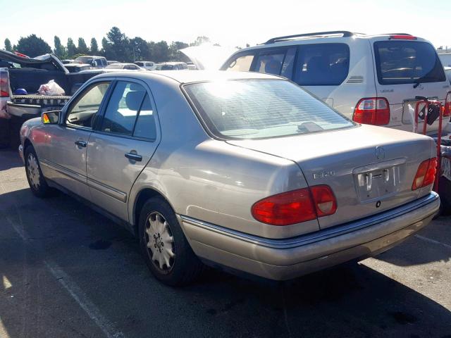 WDBJF65F6WA463314 - 1998 MERCEDES-BENZ E 320 SILVER photo 3