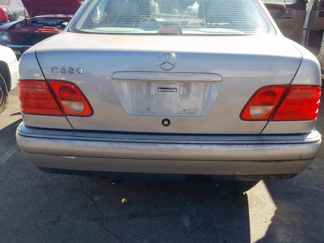 WDBJF65F6WA463314 - 1998 MERCEDES-BENZ E 320 SILVER photo 9