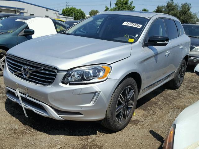 YV440MDR5H2225447 - 2017 VOLVO XC60 T5 SILVER photo 2