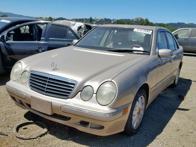 WDBJF65JX1B326299 - 2001 MERCEDES-BENZ E 320 GOLD photo 2