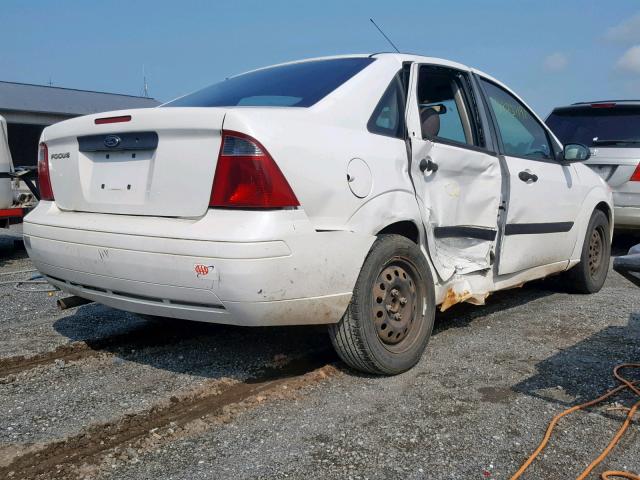 1FAFP34N57W182532 - 2007 FORD FOCUS ZX4 WHITE photo 4