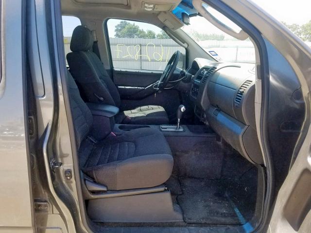 1N6AD07U55C457889 - 2005 NISSAN FRONTIER C GRAY photo 5